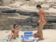 Kylie i Kendall Jenner wspólnie na plaży